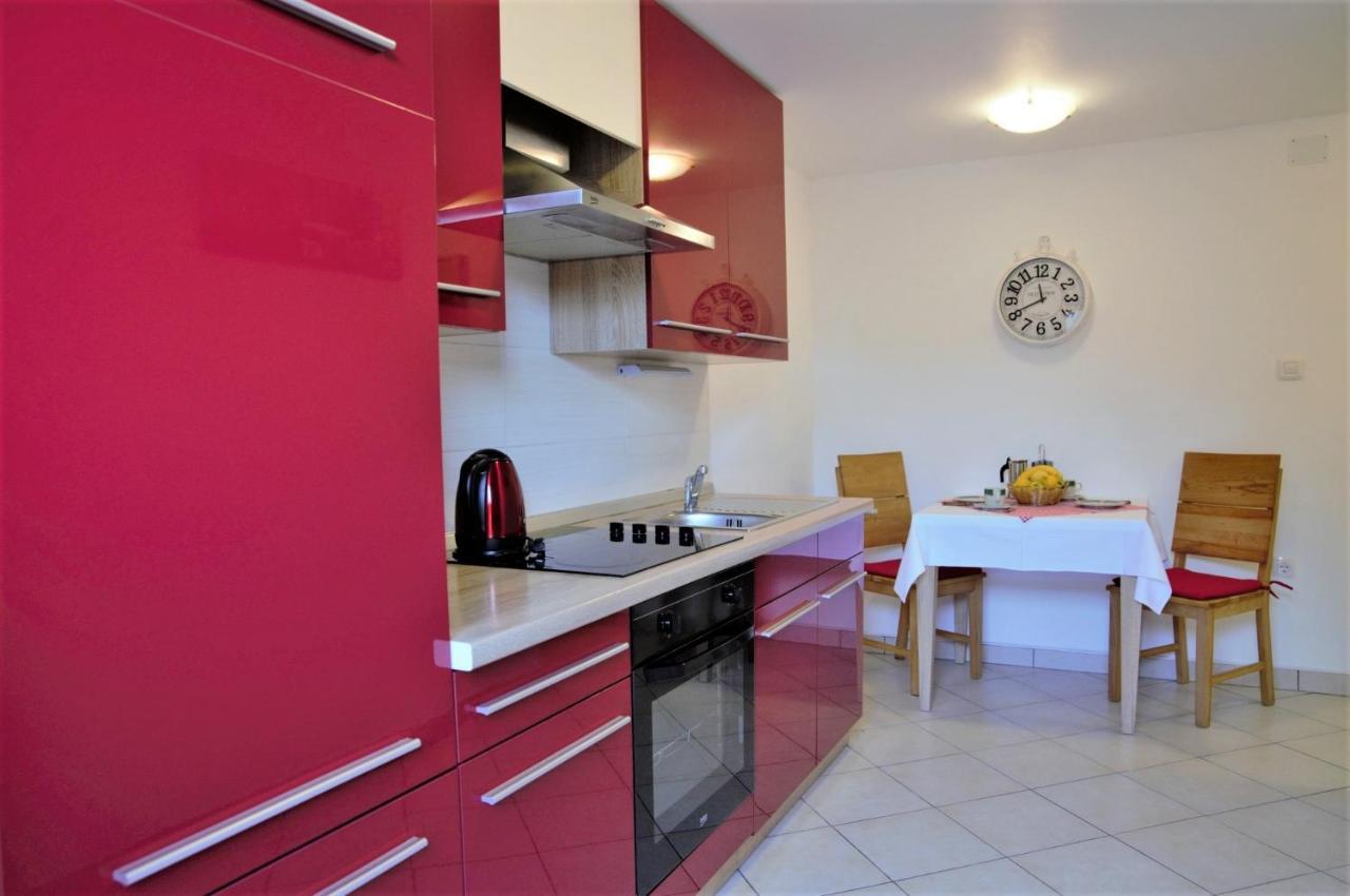 Amaryllis Residence, Apartment Diana & Deluxe Rooms With Shared Kitchen Veli Lošinj Exterior foto