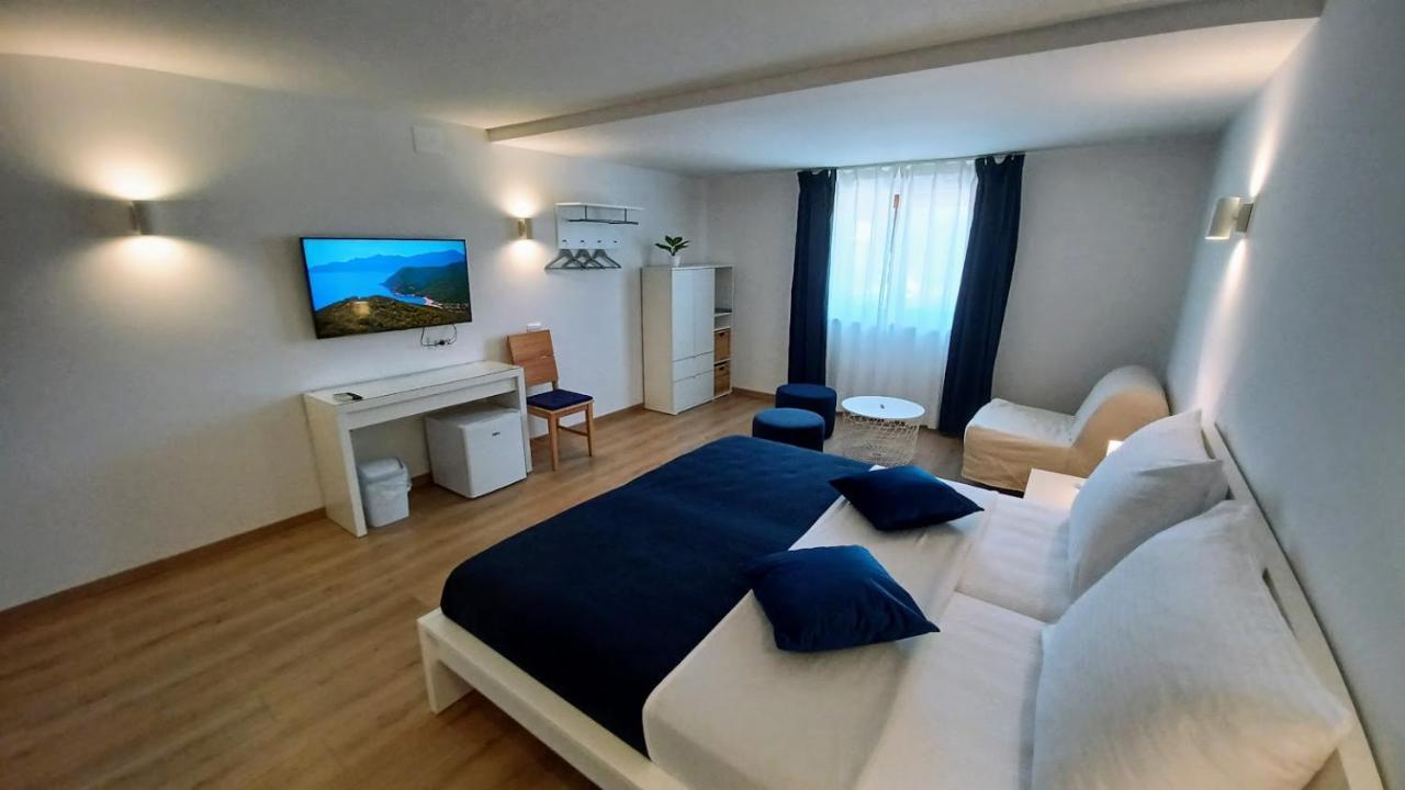 Amaryllis Residence, Apartment Diana & Deluxe Rooms With Shared Kitchen Veli Lošinj Exterior foto