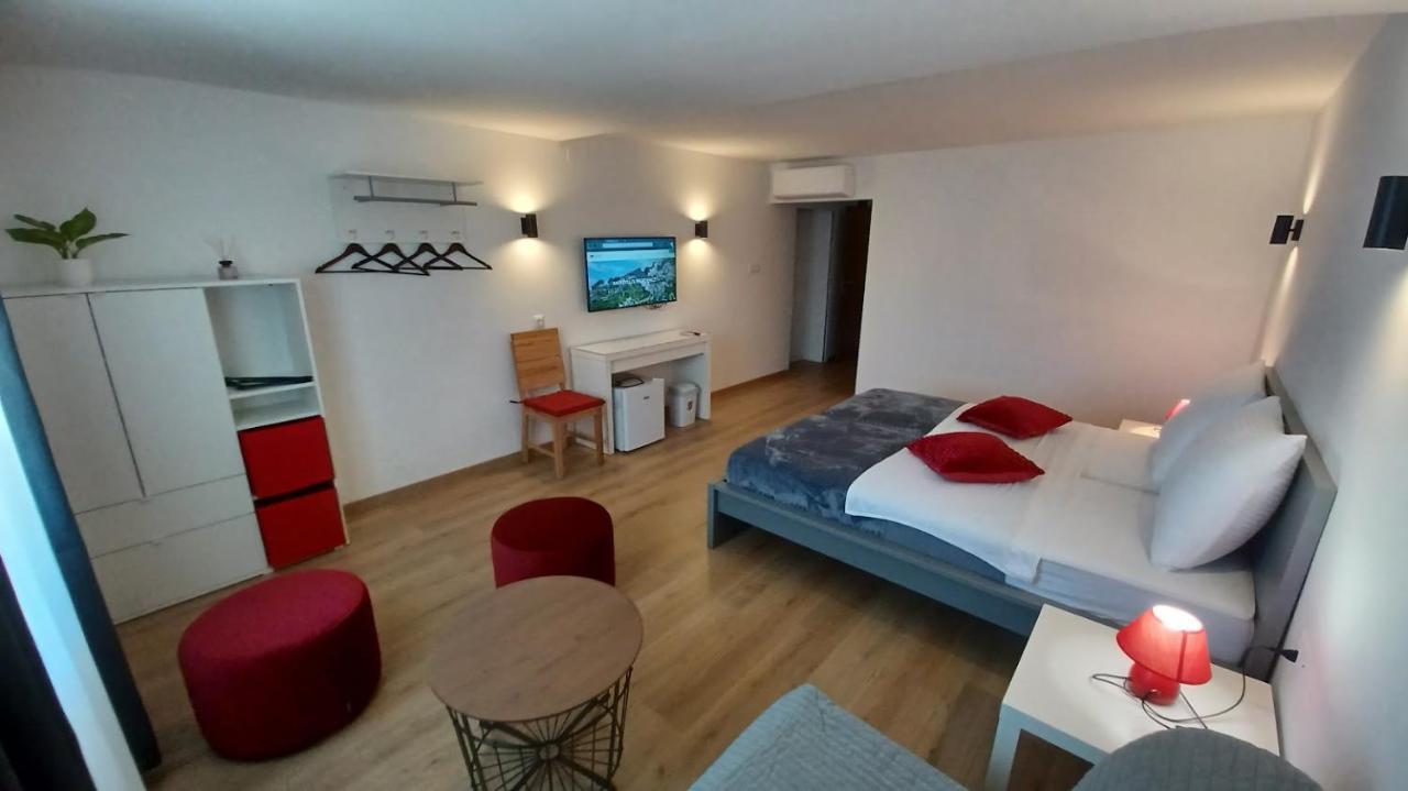 Amaryllis Residence, Apartment Diana & Deluxe Rooms With Shared Kitchen Veli Lošinj Exterior foto