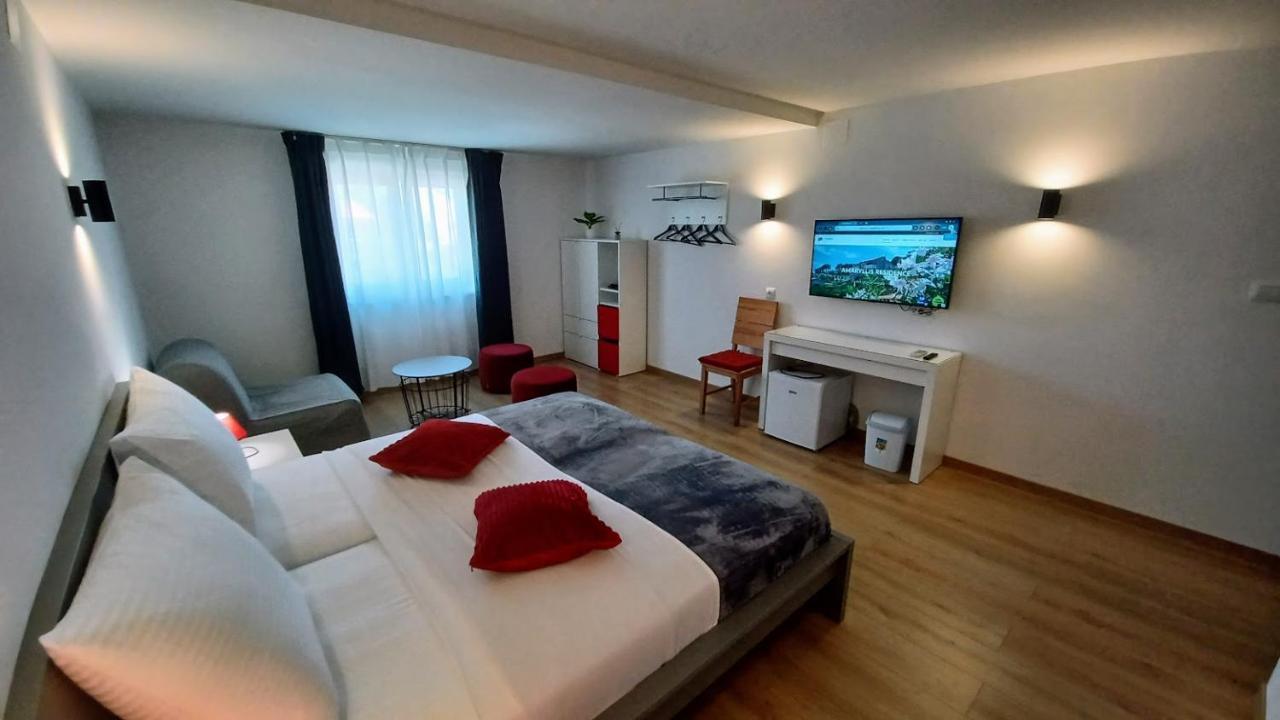 Amaryllis Residence, Apartment Diana & Deluxe Rooms With Shared Kitchen Veli Lošinj Exterior foto