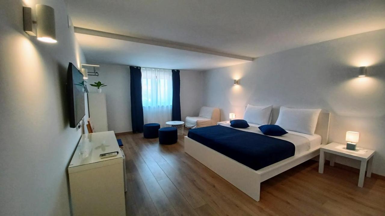 Amaryllis Residence, Apartment Diana & Deluxe Rooms With Shared Kitchen Veli Lošinj Exterior foto