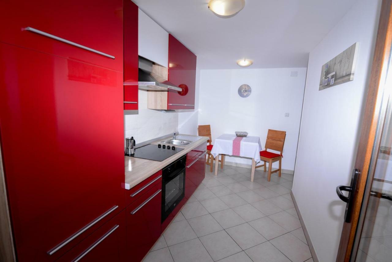 Amaryllis Residence, Apartment Diana & Deluxe Rooms With Shared Kitchen Veli Lošinj Exterior foto