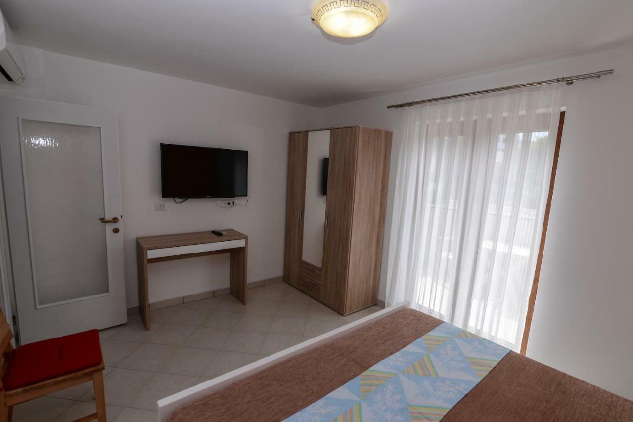 Amaryllis Residence, Apartment Diana & Deluxe Rooms With Shared Kitchen Veli Lošinj Exterior foto